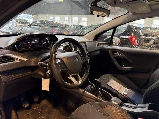 Peugeot 2008 1.2 PureTech Blue Lion picture 20