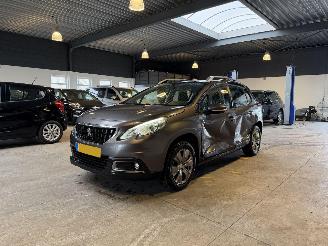 Damaged car Peugeot 2008 1.2 PureTech Blue Lion 2017/1