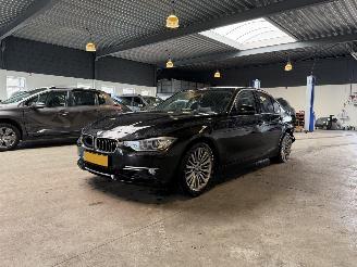 krockskadad bil auto BMW 3-serie 320i Executive 2015/7
