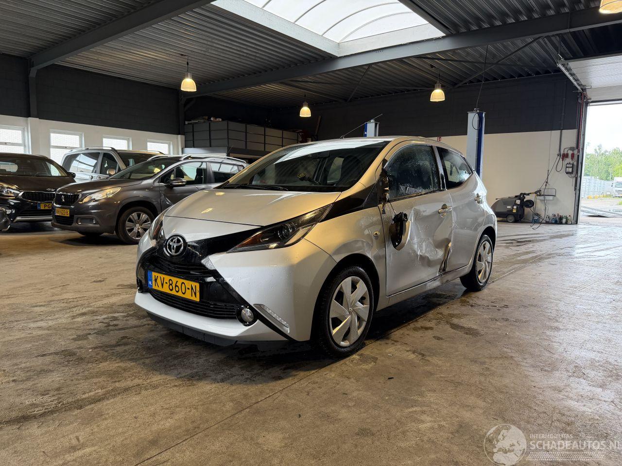 Toyota Aygo 1.0 VVT-i x-play Automaat!
