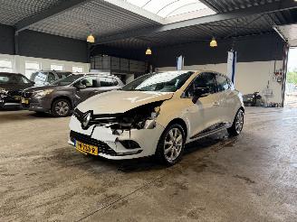 krockskadad bil auto Renault Clio 0.9 TCe Limited 2017/9