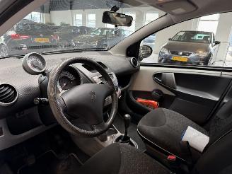 Peugeot 107 1.0-12V Millesim 200 picture 7