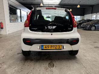 damaged passenger cars Peugeot 107 1.0-12V Millesim 200 2011/3
