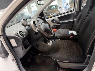 Vaurioauto  passenger cars Peugeot 107 1.0-12V Millesim 200 2011/3