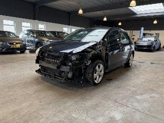 krockskadad bil auto Toyota Auris 1.8 Full Hybrid Dynamic 2012/2