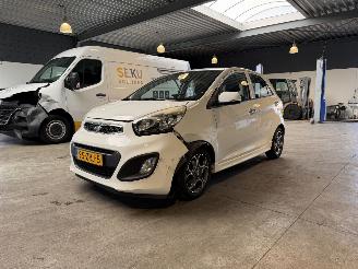 krockskadad bil auto Kia Picanto 1.0 CVVT Design Edition NAP! 2013/2