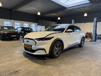 skadebil auto Ford Mustang Mach-e Extended RWD 98 KWH 30.000 NAP! 2023/5