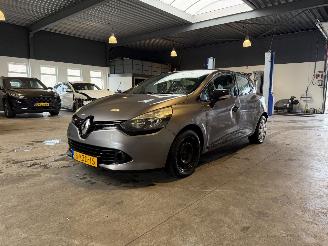 krockskadad bil auto Renault Clio 1.5 dCi ECO Authentique 2013/8