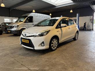 krockskadad bil auto Toyota Yaris 1.5 Hybrid 2014/3