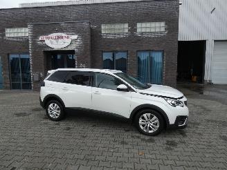 Vaurioauto  passenger cars Peugeot 5008 1.2 PT BL. Executive 7 persoons 2019/6