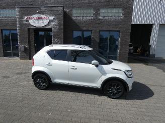 krockskadad bil auto Suzuki Ignis 1.2 Stijl Smart Hybrid 2017/4