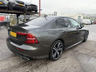 Voiture accidenté Volvo S-60 2.0 T6 Recharge 253PK Autom. Pano Clima Navi AWD R-Design NAP 2020/11