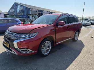 Mitsubishi Outlander 2.4 PHEV 99KW Clima Navi Schuifdak IntenseNAP picture 3