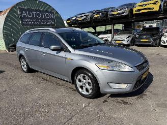 Damaged car Ford Mondeo 2.0-16V 107KW Clima Trend Flexifeul 2009/7