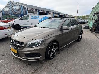 skadebil auto Mercedes A-klasse 200 Prestige 115KW Pano Clima Navi Led Xenon AMG-Pakket 2013/4