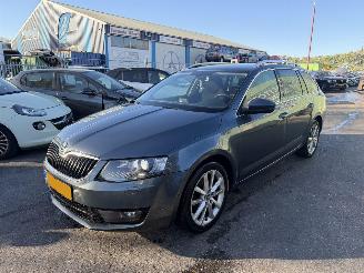 uszkodzony samochody osobowe Skoda Octavia 1.6 TDI 77KW DSG Clima Navi Led Xenon Businessline Elegance 2014/12