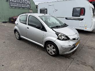 Toyota Aygo 1.0-12V 50KW 5-Deurs picture 2