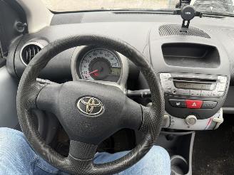 Toyota Aygo 1.0-12V 50KW 5-Deurs picture 8