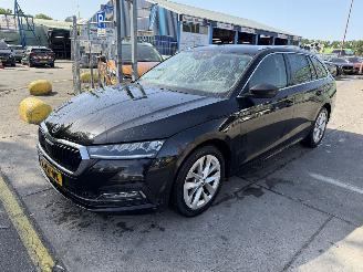Damaged car Skoda Octavia 1.0 e-TSI 81KW DSG Clima Navi Led Business Edition NAP 2021/6