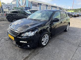 uszkodzony samochody osobowe Peugeot 308 1.6 Bluehdi 88KW Pano Clima Navi Executive Bleu Lease 5-Drs NAP 2015/12