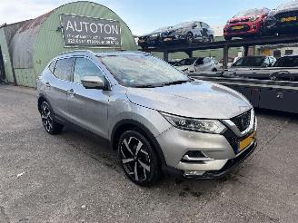 Damaged car Nissan Qashqai 1.6 Tekna 120KW Pano Clima Navi 360Camera Xenon NAP 2018/10
