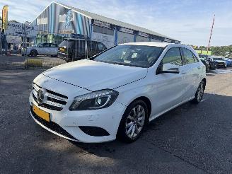 Schadeauto Mercedes A-klasse 180 CDI 80KW Navi Clima Led Xenon Ambition NAP 2014/3