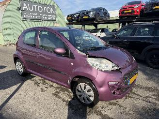 Damaged car Peugeot 107 1.0 Active Airco Led 5-Deurs NAP 2013/10