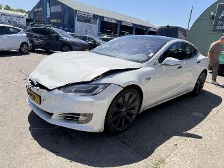 Schadeauto Tesla Model S 75D 245KW Pano Clima Navi Led 2017/12