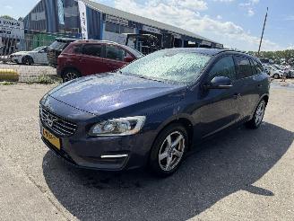 krockskadad bil auto Volvo V-60 1.6 D2 Autom. 84KW Clima Navi Leer Led R-Design 2014/10