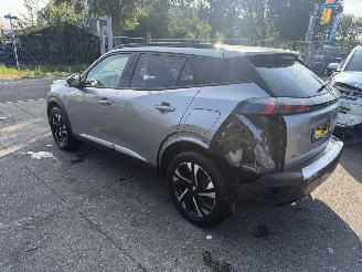 Peugeot e-2008 50 kWh 100KW Allure Pack Clima Navi Led picture 5