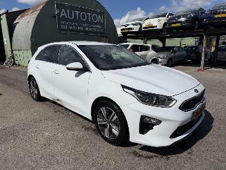 uszkodzony samochody osobowe Kia Ceed 1.0 T-GDI 88KW Clima Navi Led Xenon Camera DynamicPlusLine NAP 2019/6