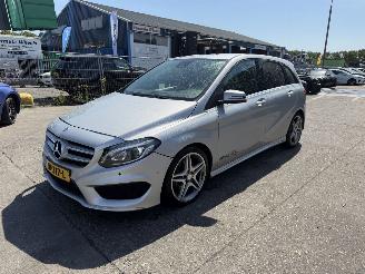 Voiture accidenté Mercedes B-klasse 250 Autom. 155KW Prestige Clima Navi Led Camera 2015/5
