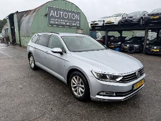 Unfallwagen Volkswagen Passat 1.6 TDI 88KW Navi Clima Led Comfortline NAP 2017/1