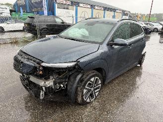 Schadeauto Hyundai Kona 64 kWh EV 150KW Premium Leer Navi NAP 2023/4
