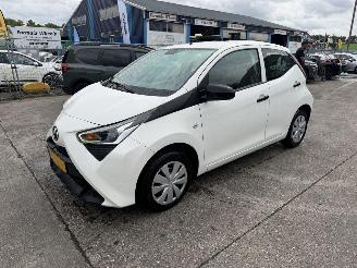Voiture accidenté Toyota Aygo 1.0 VVT-I 53KW Airco Led X-Fun 5-Drs NAP 2018/11