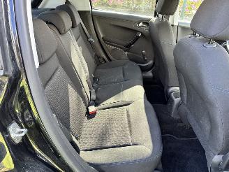 Peugeot 208 1.2 Signature picture 10