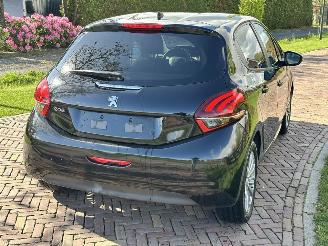 Peugeot 208 1.2 Signature picture 8