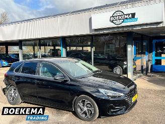 krockskadad bil auto Hyundai I-30 1.5 T-GDi MHEV Stoel&Stuur Verwarming + Ventilatie Navigatie Camera 2020/11