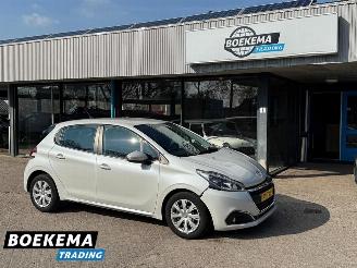 skadebil auto Peugeot 208 1.2 PureTech Blue Lion Navigatie Airco Cruise 2016/11