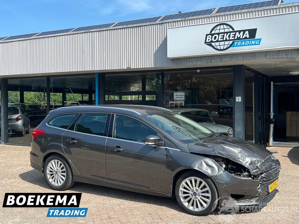 Ford Focus Wagon 1.5 TDCI Titanium Navigatie Climate Cruise PDC Trekh.