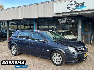 skadebil bedrijf Opel Signum 2.2 16V Executive 155PK Aut Navi Cruise PDC Trekh. 2006/1