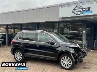krockskadad bil auto Volkswagen Tiguan 2.0 TDI Comfort&Design Pano Stoelverw. Cruise Climate PDC Trekh. 2011/3