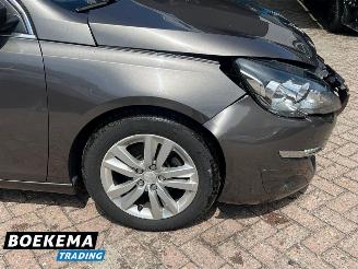 Peugeot 308 SW 1.2 PureTech Executive Glazen-Dak Navigatie Climate Cruise picture 9