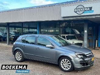 damaged passenger cars Opel Astra 1.6 Sport 105PK Cruise Climate Trekhaak 2004/6