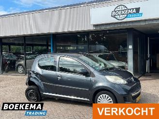 Vaurioauto  passenger cars Peugeot 107 1.0-12V XS Airco 5-Deurs 2010/7