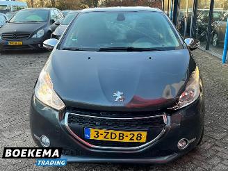 Peugeot 208 1.2 PureTech Style Navi Climate Cruise PDC picture 5