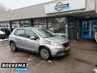 skadebil auto Peugeot 2008 1.2 PureTech Automaat Navigatie Cruise NAP! 2017/2
