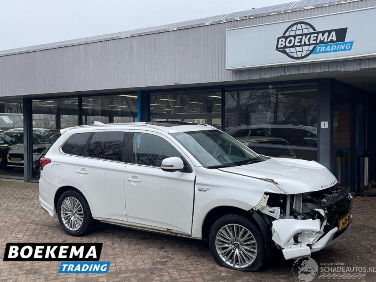 Mitsubishi Outlander 2.4 PHEV Intense+ Pano Leer Stoel/Stuurverw. Navi Camera PDC