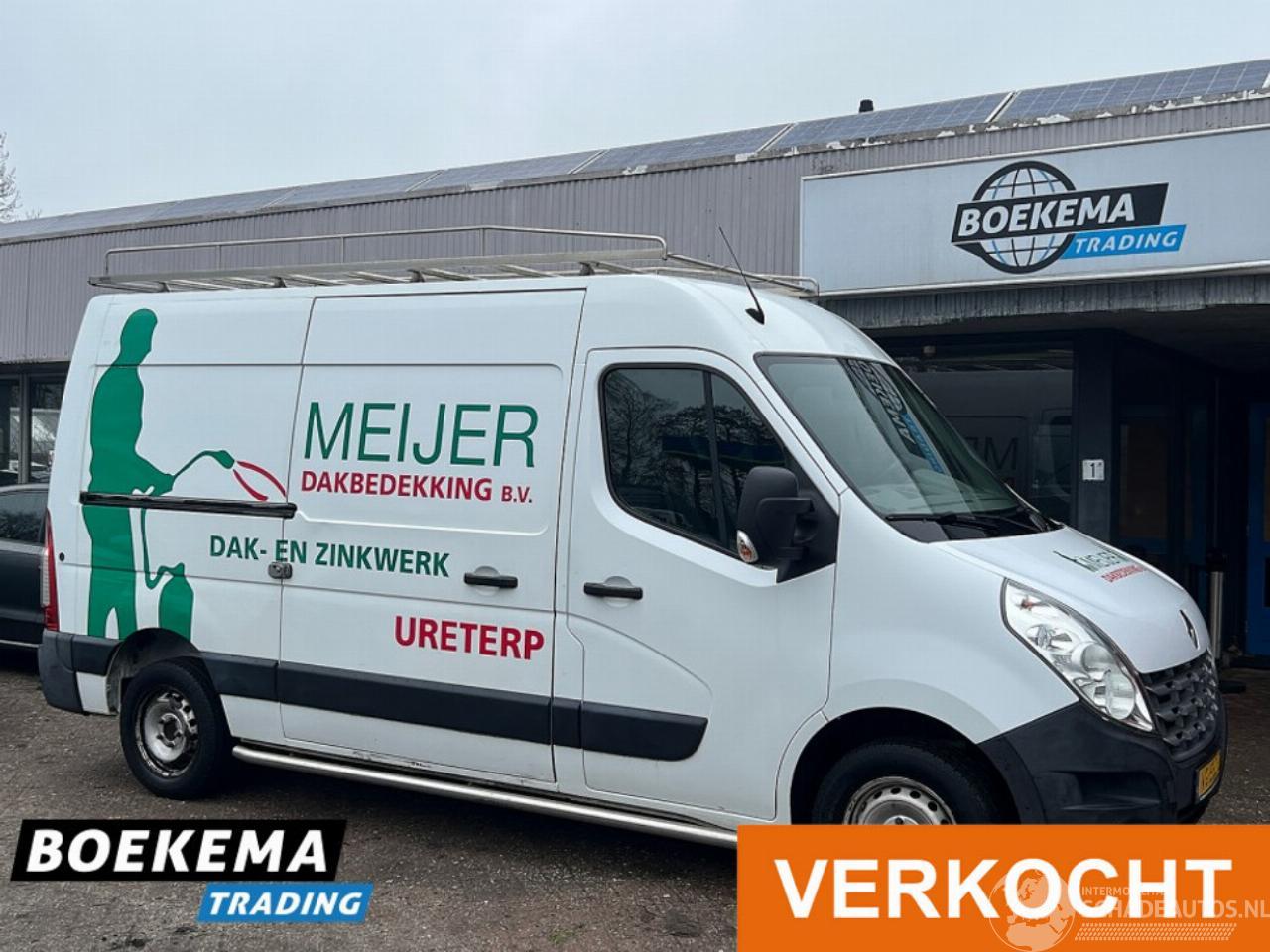 Renault Master T35 2.3 DCI L2H3 3-Pers Navigatie Cruise Airco PDC Trekhaak