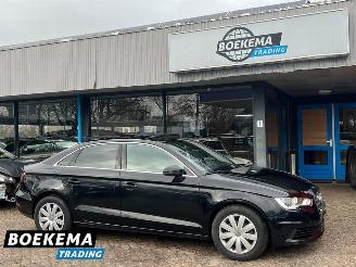 krockskadad bil bedrijf Audi A3 Limousine 1.6 TDI 110PK Pro Line Panorama Navigatie Airco 2015/11